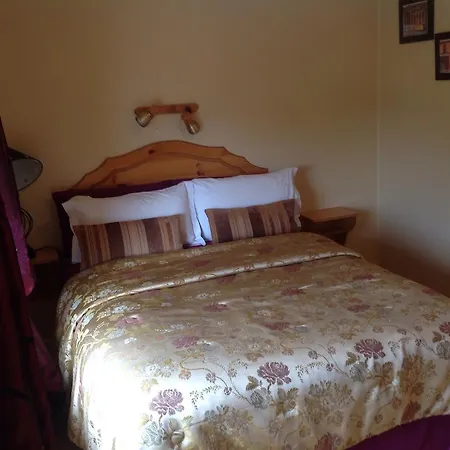 Leens Bed & Breakfast 2*